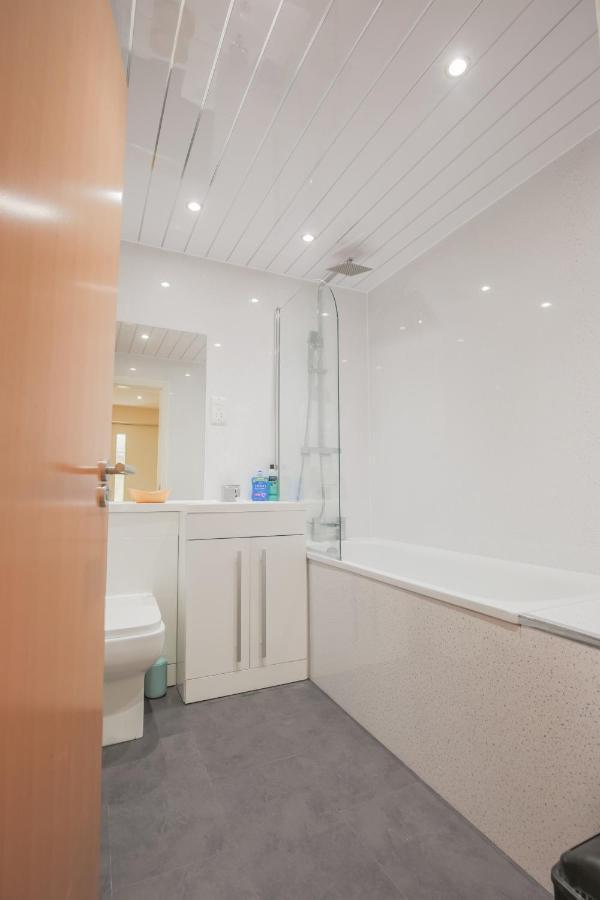 Stylish Modern Newly Built Apartment 15 Min From City Centre EDI Exterior foto